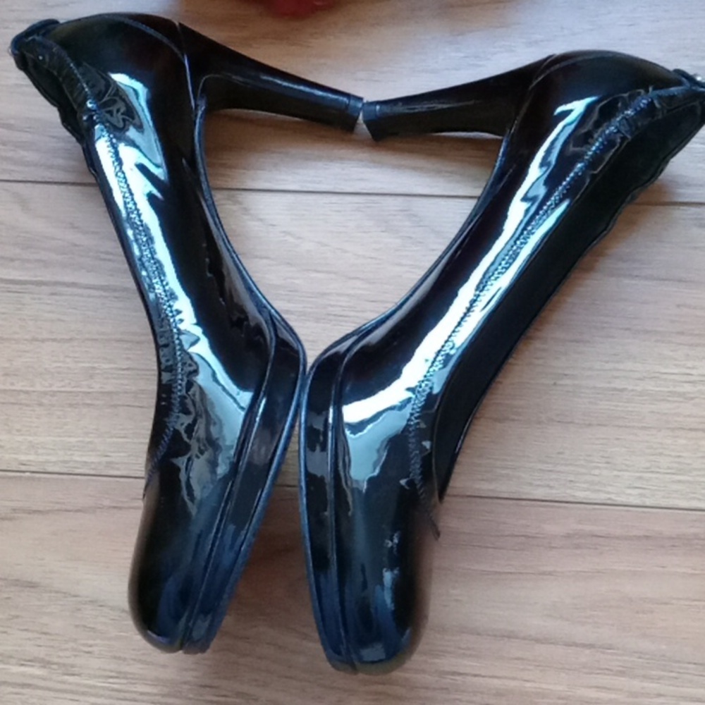 ⭐️ Host Pick ⭐️ Stuart Weitzman | Vintage Timeless Black Patent Pumps - Picture 9 of 15